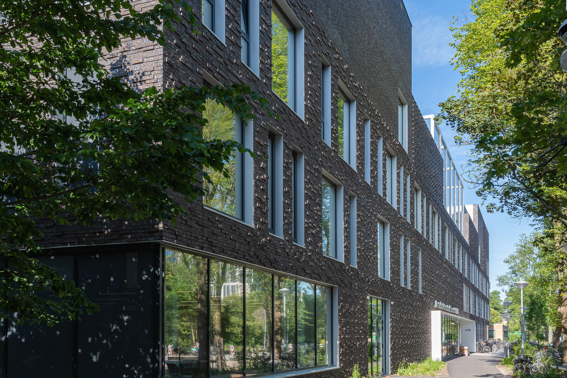 Amsterdam Int School voorkant